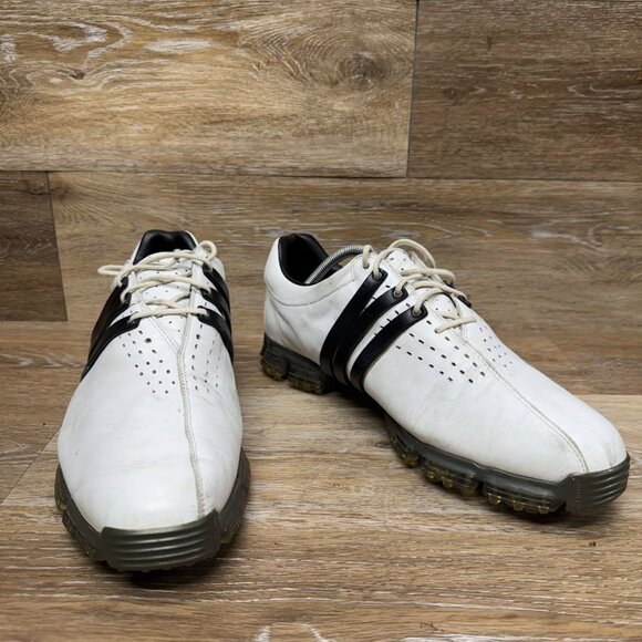 Athletic_Shoes
